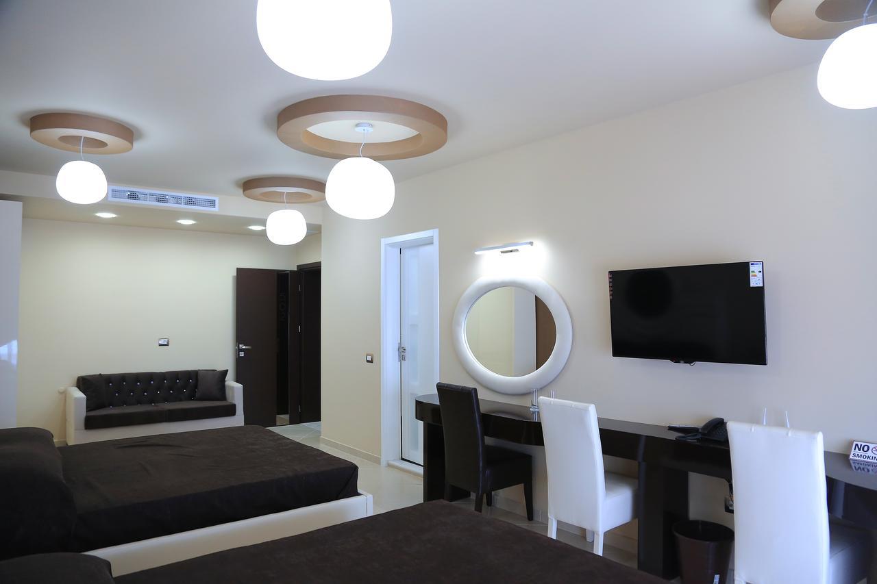Nomelia Residence B&BVlorë エクステリア 写真