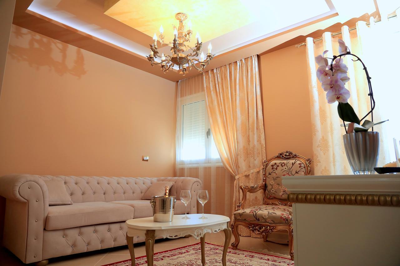 Nomelia Residence B&BVlorë エクステリア 写真