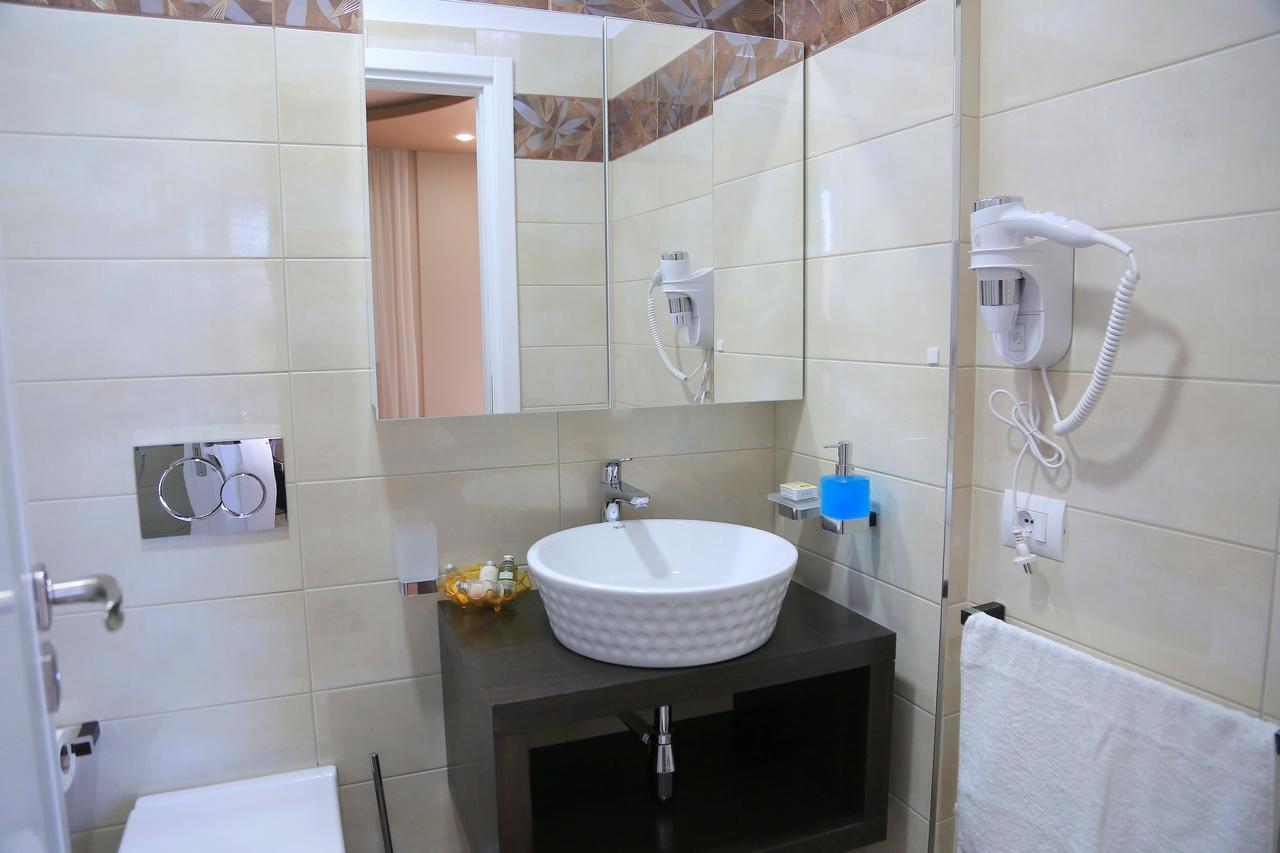 Nomelia Residence B&BVlorë エクステリア 写真