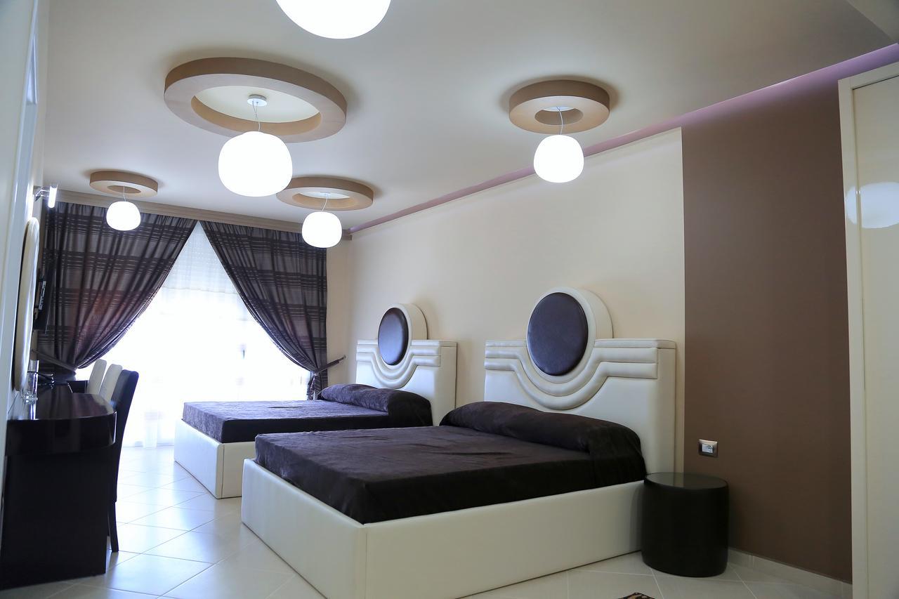 Nomelia Residence B&BVlorë エクステリア 写真