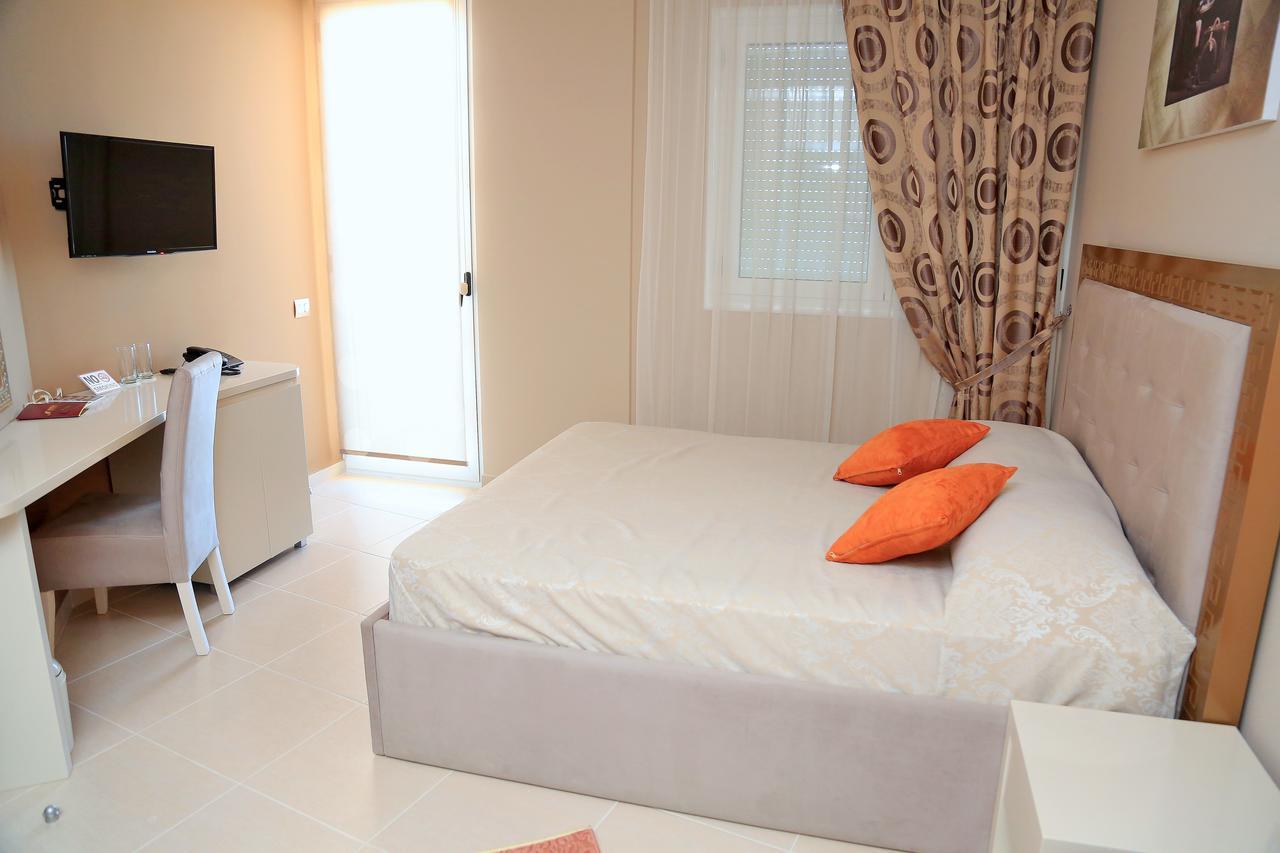 Nomelia Residence B&BVlorë エクステリア 写真