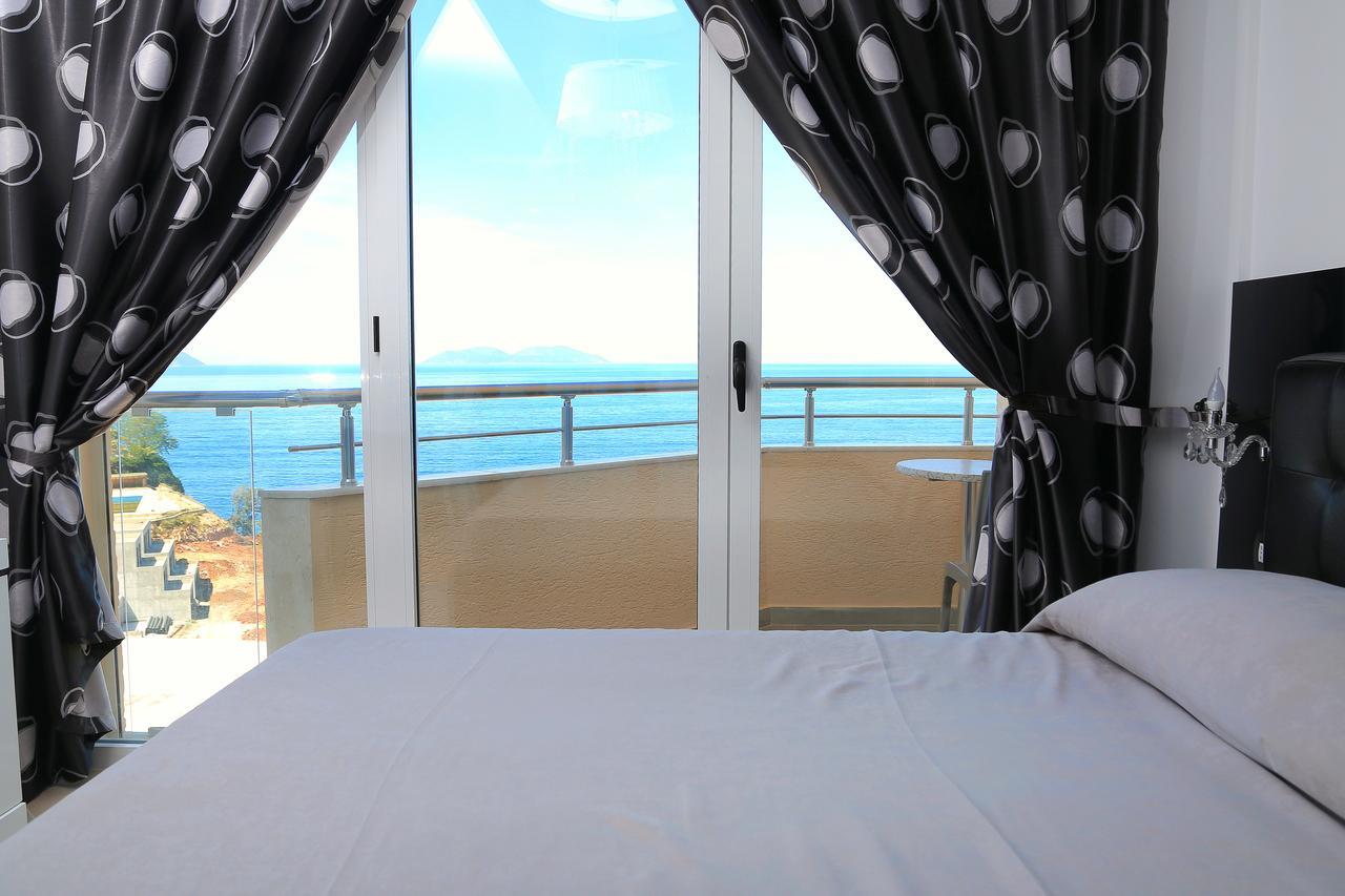 Nomelia Residence B&BVlorë エクステリア 写真