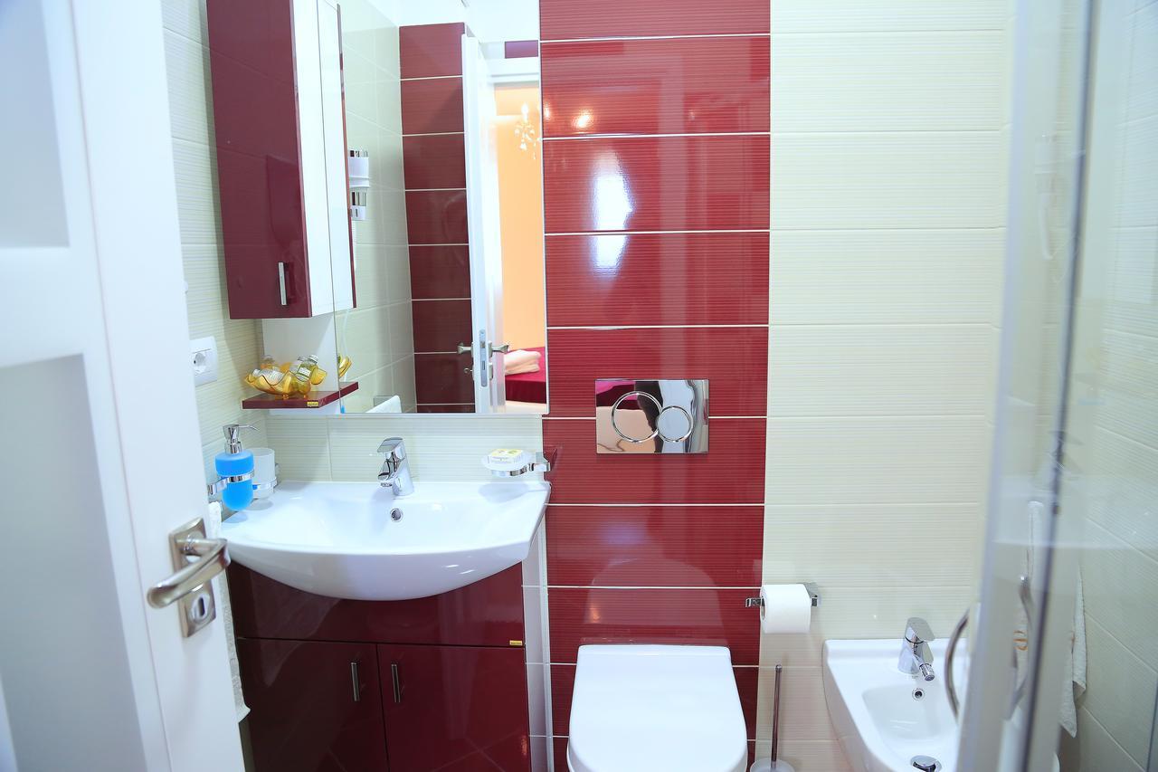 Nomelia Residence B&BVlorë エクステリア 写真