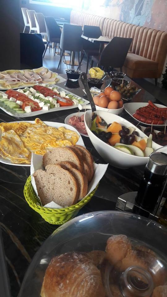 Nomelia Residence B&BVlorë エクステリア 写真